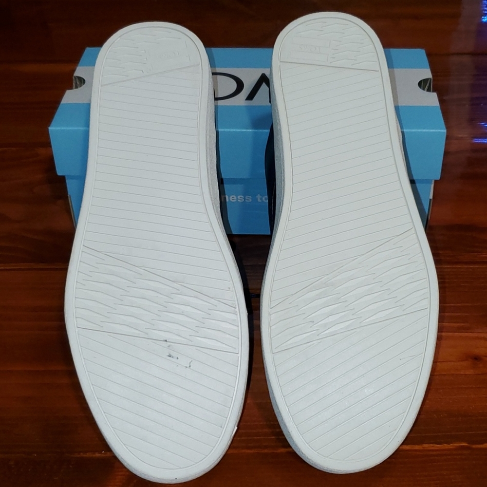 TOMS !!! New !!!! - Picture 3 of 5